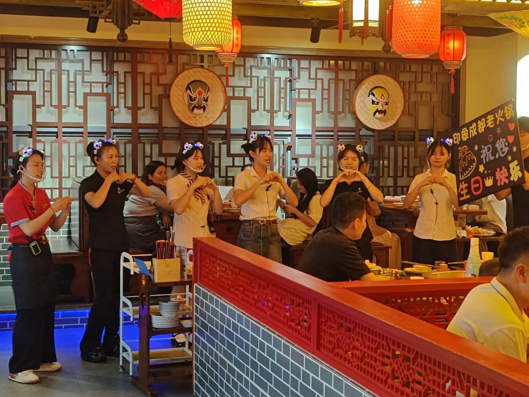 正宗秘诀：这5个细节让你秒变行家！开元棋牌网站【火锅控必看】四川火锅(图2)