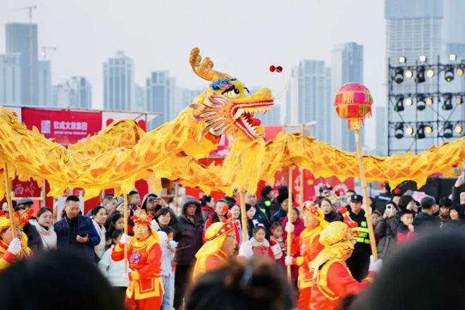 大屋檐下吃着火锅来过年ky开元棋牌就在明天!(图7) 大屋檐下吃着火锅来过年ky开元棋牌就在明天!(图7)
