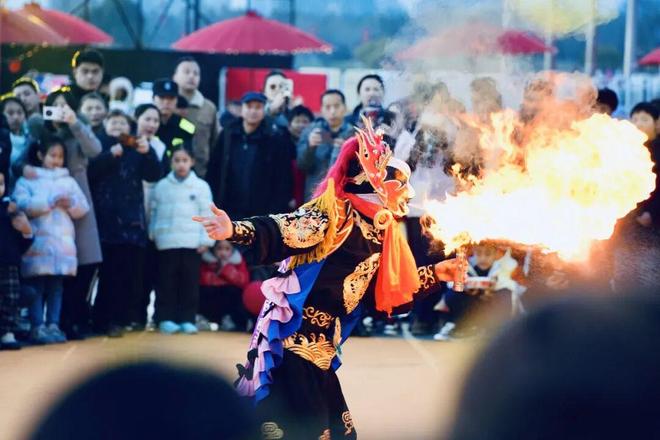 大屋檐下吃着火锅来过年ky开元棋牌就在明天!(图5) 大屋檐下吃着火锅来过年ky开元棋牌就在明天!(图5)