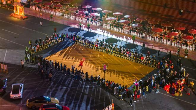 大屋檐下吃着火锅来过年ky开元棋牌就在明天！(图8)